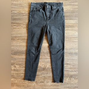 JCrew mercantile Black Skinny jeans. Women’s size 32.